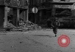 Image des combats de rue Koblenz Allemagne, 1945, de la seconde 7 séquences d'archives historiques vidéo 65675056147