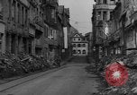 Image des combats de rue Koblenz Allemagne, 1945, de la seconde 23 séquences d'archives historiques vidéo 65675056147