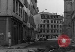 Image des combats de rue Koblenz Allemagne, 1945, de la seconde 26 séquences d'archives historiques vidéo 65675056147