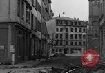 Image des combats de rue Koblenz Allemagne, 1945, de la seconde 28 séquences d'archives historiques vidéo 65675056147