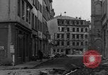 Image des combats de rue Koblenz Allemagne, 1945, de la seconde 30 séquences d'archives historiques vidéo 65675056147