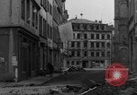 Image des combats de rue Koblenz Allemagne, 1945, de la seconde 31 séquences d'archives historiques vidéo 65675056147