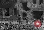 Image des combats de rue Koblenz Allemagne, 1945, de la seconde 39 séquences d'archives historiques vidéo 65675056147