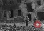 Image des combats de rue Koblenz Allemagne, 1945, de la seconde 42 séquences d'archives historiques vidéo 65675056147