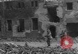 Image des combats de rue Koblenz Allemagne, 1945, de la seconde 44 séquences d'archives historiques vidéo 65675056147