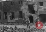Image des combats de rue Koblenz Allemagne, 1945, de la seconde 45 séquences d'archives historiques vidéo 65675056147