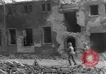 Image des combats de rue Koblenz Allemagne, 1945, de la seconde 46 séquences d'archives historiques vidéo 65675056147