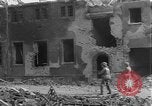 Image des combats de rue Koblenz Allemagne, 1945, de la seconde 47 séquences d'archives historiques vidéo 65675056147