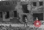 Image des combats de rue Koblenz Allemagne, 1945, de la seconde 50 séquences d'archives historiques vidéo 65675056147