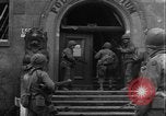 Image des combats de rue Koblenz Allemagne, 1945, de la seconde 53 séquences d'archives historiques vidéo 65675056147