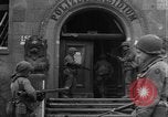 Image des combats de rue Koblenz Allemagne, 1945, de la seconde 54 séquences d'archives historiques vidéo 65675056147