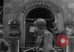 Image des combats de rue Koblenz Allemagne, 1945, de la seconde 55 séquences d'archives historiques vidéo 65675056147