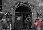 Image des combats de rue Koblenz Allemagne, 1945, de la seconde 56 séquences d'archives historiques vidéo 65675056147