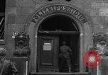 Image des combats de rue Koblenz Allemagne, 1945, de la seconde 57 séquences d'archives historiques vidéo 65675056147