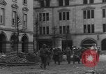 Immagine di Lotta da strada Koblenz Germania, 1945, secondo 55 filmato di repertorio 65675056148