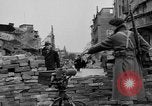 Immagine di Barricata Stuttgart Germania, 1945, secondo 36 filmato di repertorio 65675056150