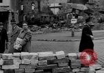 Immagine di Barricata Stuttgart Germania, 1945, secondo 58 filmato di repertorio 65675056150