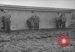 Immagine di Spie tedesche fermati in noi le uniformi sono eseguiti dal plotone di esecuzione Bruchsal Germania, 1945, secondo 6 filmato di repertorio 65675056155