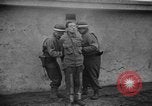 Immagine di Spie tedesche fermati in noi le uniformi sono eseguiti dal plotone di esecuzione Bruchsal Germania, 1945, secondo 9 filmato di repertorio 65675056155