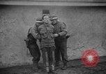 Immagine di Spie tedesche fermati in noi le uniformi sono eseguiti dal plotone di esecuzione Bruchsal Germania, 1945, secondo 11 filmato di repertorio 65675056155