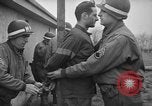 Immagine di Spie tedesche fermati in noi le uniformi sono eseguiti dal plotone di esecuzione Bruchsal Germania, 1945, secondo 12 filmato di repertorio 65675056155