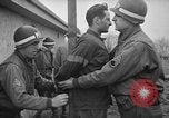 Immagine di Spie tedesche fermati in noi le uniformi sono eseguiti dal plotone di esecuzione Bruchsal Germania, 1945, secondo 13 filmato di repertorio 65675056155