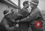Immagine di Spie tedesche fermati in noi le uniformi sono eseguiti dal plotone di esecuzione Bruchsal Germania, 1945, secondo 14 filmato di repertorio 65675056155