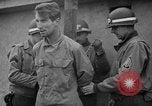 Immagine di Spie tedesche fermati in noi le uniformi sono eseguiti dal plotone di esecuzione Bruchsal Germania, 1945, secondo 19 filmato di repertorio 65675056155