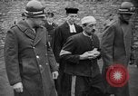 Immagine di Spie tedesche fermati in noi le uniformi sono eseguiti dal plotone di esecuzione Bruchsal Germania, 1945, secondo 32 filmato di repertorio 65675056155