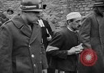 Immagine di Spie tedesche fermati in noi le uniformi sono eseguiti dal plotone di esecuzione Bruchsal Germania, 1945, secondo 33 filmato di repertorio 65675056155