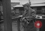 Immagine di Spie tedesche fermati in noi le uniformi sono eseguiti dal plotone di esecuzione Bruchsal Germania, 1945, secondo 34 filmato di repertorio 65675056155
