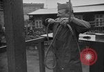 Immagine di Spie tedesche fermati in noi le uniformi sono eseguiti dal plotone di esecuzione Bruchsal Germania, 1945, secondo 37 filmato di repertorio 65675056155
