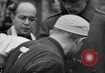 Immagine di Spie tedesche fermati in noi le uniformi sono eseguiti dal plotone di esecuzione Bruchsal Germania, 1945, secondo 54 filmato di repertorio 65675056155