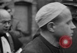 Immagine di Spie tedesche fermati in noi le uniformi sono eseguiti dal plotone di esecuzione Bruchsal Germania, 1945, secondo 56 filmato di repertorio 65675056155