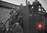 Immagine di Spie tedesche fermati in noi le uniformi sono eseguiti dal plotone di esecuzione Bruchsal Germania, 1945, secondo 57 filmato di repertorio 65675056155