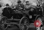 Standbild Anfang des 20 Jahrhunderts Autos auf Parade Chicago Illinois USA, 1945, aus Sekunde 1 historischem Filmmaterial Videoclip 65675056157