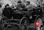 Standbild Anfang des 20 Jahrhunderts Autos auf Parade Chicago Illinois USA, 1945, aus Sekunde 3 historischem Filmmaterial Videoclip 65675056157