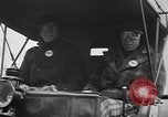 Standbild Anfang des 20 Jahrhunderts Autos auf Parade Chicago Illinois USA, 1945, aus Sekunde 8 historischem Filmmaterial Videoclip 65675056157