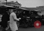 Standbild Anfang des 20 Jahrhunderts Autos auf Parade Chicago Illinois USA, 1945, aus Sekunde 14 historischem Filmmaterial Videoclip 65675056157