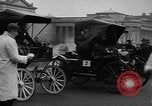 Standbild Anfang des 20 Jahrhunderts Autos auf Parade Chicago Illinois USA, 1945, aus Sekunde 15 historischem Filmmaterial Videoclip 65675056157