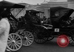 Standbild Anfang des 20 Jahrhunderts Autos auf Parade Chicago Illinois USA, 1945, aus Sekunde 16 historischem Filmmaterial Videoclip 65675056157