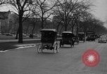 Standbild Anfang des 20 Jahrhunderts Autos auf Parade Chicago Illinois USA, 1945, aus Sekunde 19 historischem Filmmaterial Videoclip 65675056157