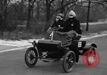 Standbild Anfang des 20 Jahrhunderts Autos auf Parade Chicago Illinois USA, 1945, aus Sekunde 23 historischem Filmmaterial Videoclip 65675056157