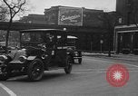 Standbild Anfang des 20 Jahrhunderts Autos auf Parade Chicago Illinois USA, 1945, aus Sekunde 37 historischem Filmmaterial Videoclip 65675056157