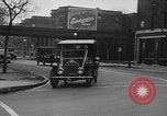 Standbild Anfang des 20 Jahrhunderts Autos auf Parade Chicago Illinois USA, 1945, aus Sekunde 39 historischem Filmmaterial Videoclip 65675056157