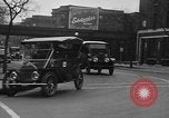 Standbild Anfang des 20 Jahrhunderts Autos auf Parade Chicago Illinois USA, 1945, aus Sekunde 40 historischem Filmmaterial Videoclip 65675056157