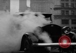 Standbild Anfang des 20 Jahrhunderts Autos auf Parade Chicago Illinois USA, 1945, aus Sekunde 44 historischem Filmmaterial Videoclip 65675056157
