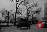 Standbild Anfang des 20 Jahrhunderts Autos auf Parade Chicago Illinois USA, 1945, aus Sekunde 47 historischem Filmmaterial Videoclip 65675056157