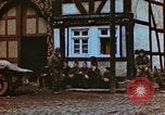 Standbild befreiten französische Gefangene Deutschland, 1945, aus Sekunde 8 historischem Filmmaterial Videoclip 65675056159