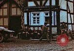 Standbild befreiten französische Gefangene Deutschland, 1945, aus Sekunde 10 historischem Filmmaterial Videoclip 65675056159